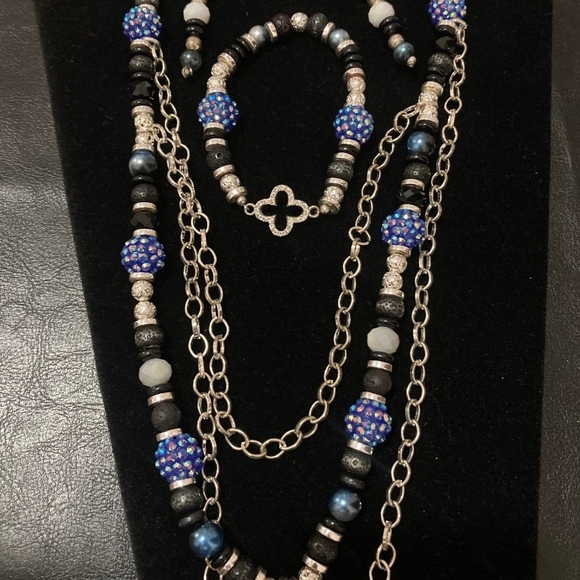 Elegant Silver and Blue Beaded Jewelry Set - Picture 2 of 3